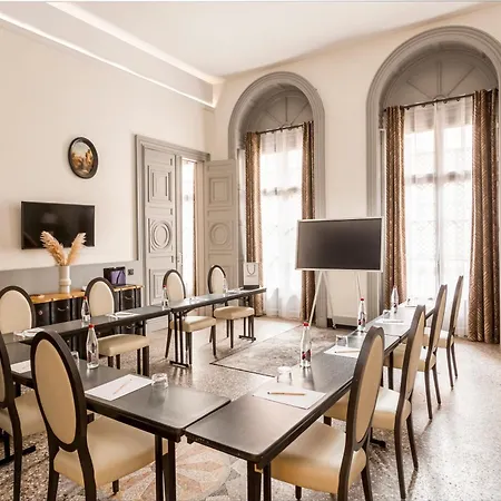 Aparthotel Appart'city Collection Arenes 4*