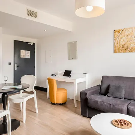 Aparthotel Appart'city Collection Arenes 4*