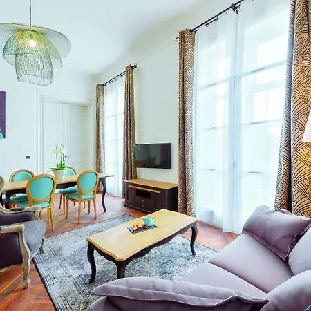 Appart'city Collection Arenes Apart-hotel 4*