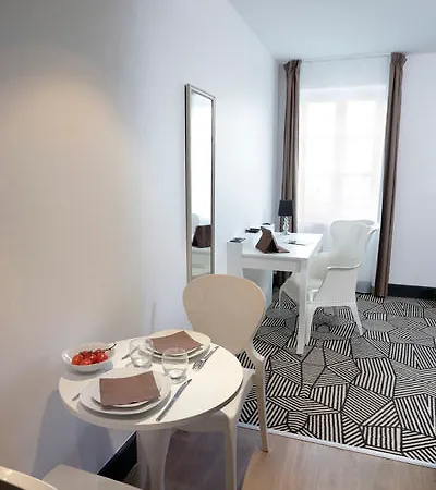 Aparthotel Appart'city Collection Arenes 4*