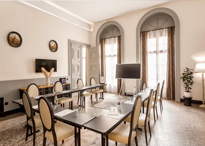 Aparthotel Appart'city Collection Arenes 4*